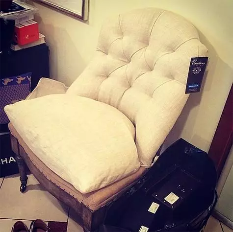 Šią kėdę pateikė Ksenia Sobchak. Foto: Instagram.com.