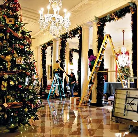 White house prepare for the holiday volunteers. Photo: instagram.com.