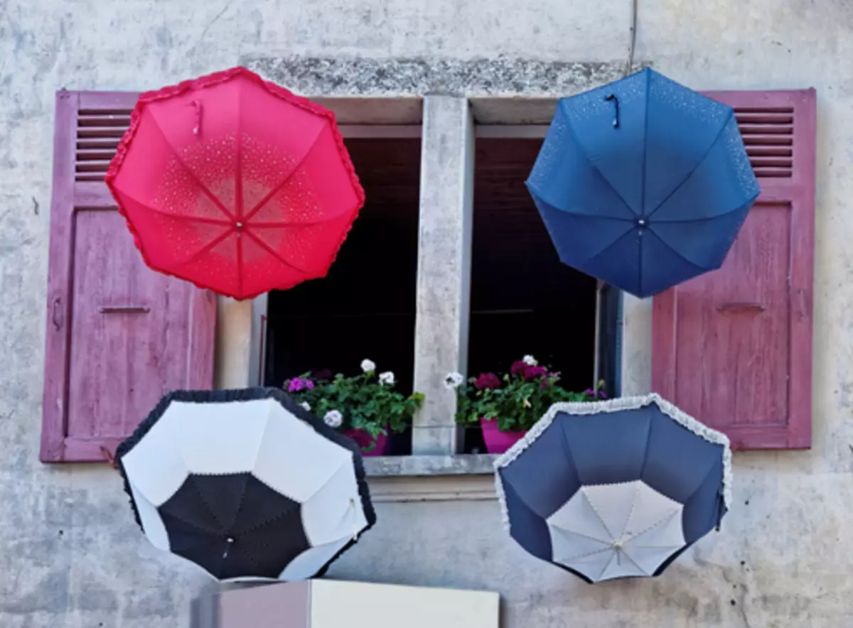 Parapluie - Symbole du pouvoir et de la richesse