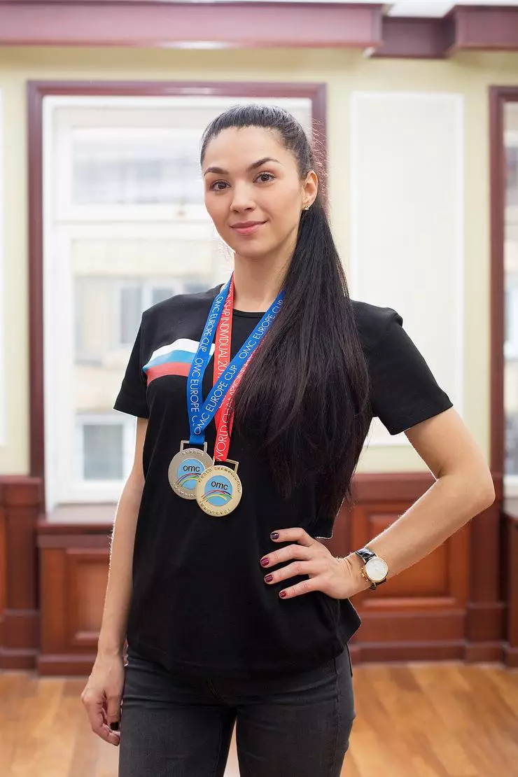 Campeão Mundial 2017 no visto e na arte corporal Masha Panova