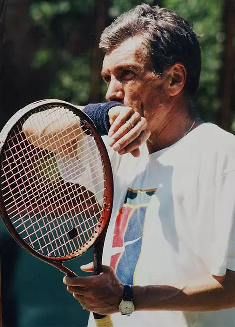 Yuri Nikolaev foretrækker aktiv hvile og elsker at spille tennis. Foto: Personligt arkiv.