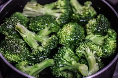 Paghahanda ng broccoli para sa isang mag-asawa