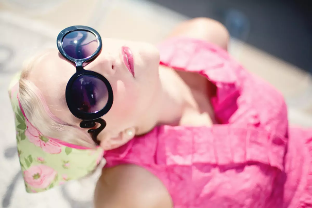 Обов'язково захищайте шкіру від сонця засобами з захисним фактором SPF