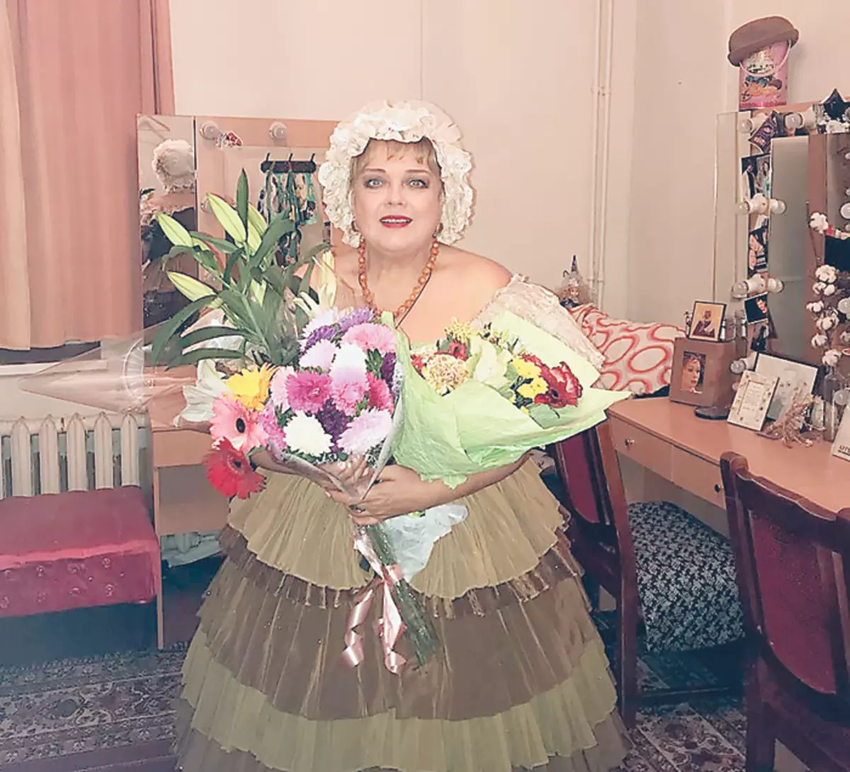After the end of Gityis, a talented graduate was invited to the Mayakovsky Theater, where it serves 38 years