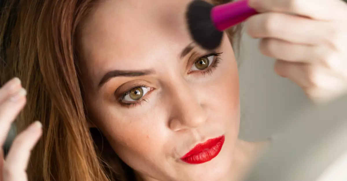 Rejuvenating Makeup: Step-by-Step Master Class