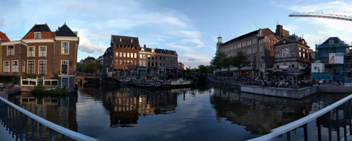 Leiden estas fama pro siaj akvaj kanaloj. Jen la plej malnova universitato en la lando