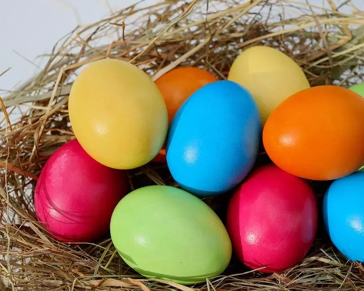 در حال حاضر رنگ های زیادی برای تخم مرغ وجود دارد