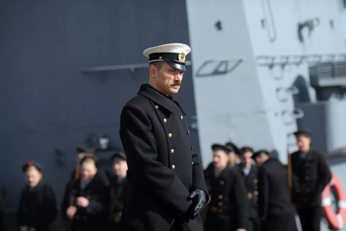 Dans la série télévisée "Trotsky" Anton a joué une personne d'honneur, officier Alexey Imbasé