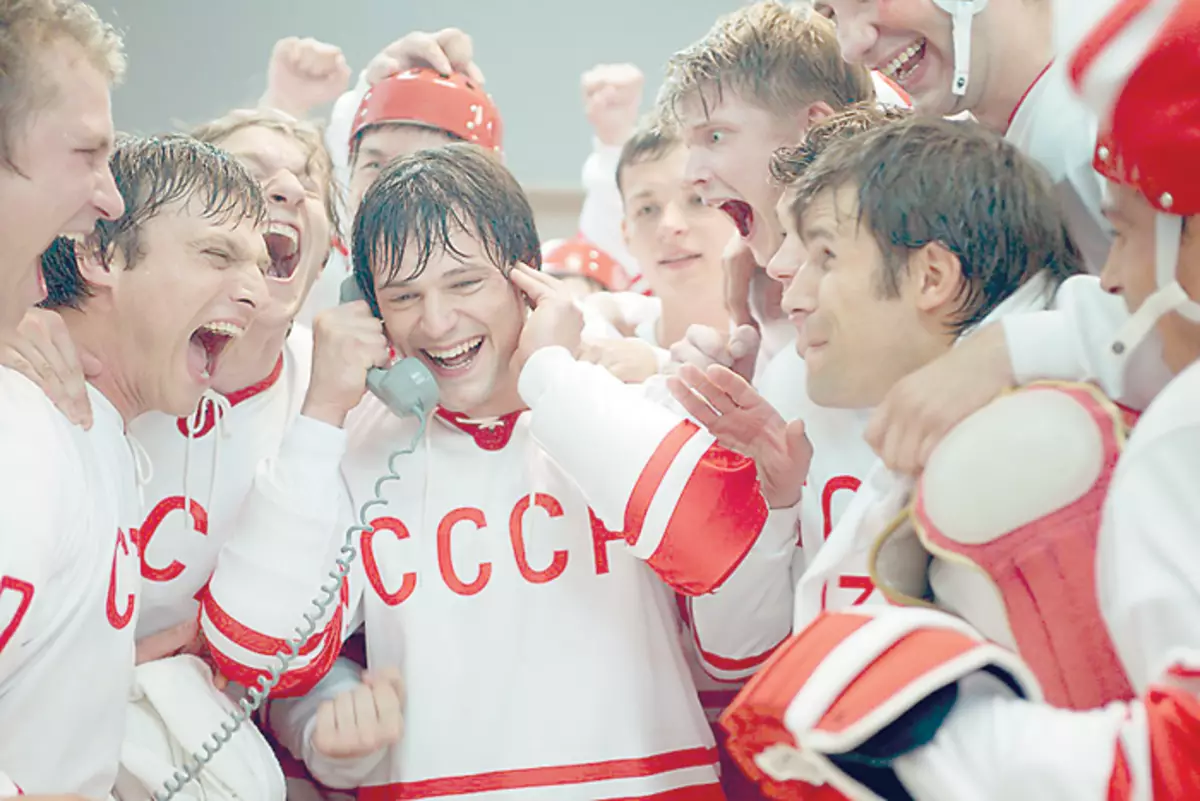 Die Filme von Nikolai Lebedev bringen viel Glück zum Danile. In der Legende Nr. 17 spielte der Schauspieler den legendären Hockeyspieler Valery Harlamov ...
