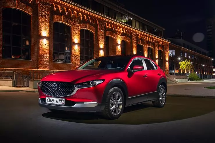 Ruĝa, Mazda prezentita de Koloro Animo Ruĝa Kristalo Metala, Knabinoj elektas tre ofte