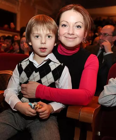 Olga Budina a syn. Foto: fotodom.ru.