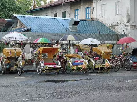 थाई माँ के नोट: "मुझे एक छात्र वीजा आयोजित करने का फैसला किया गया था"