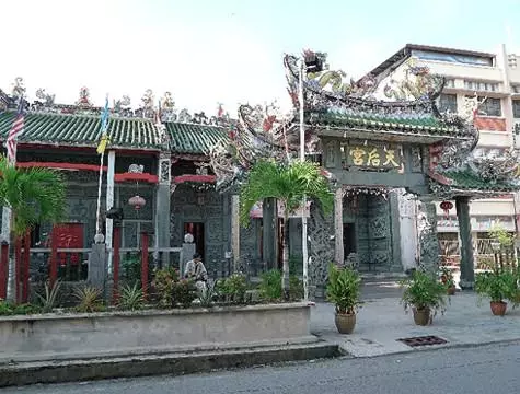 Sebbene la Malesia sia il paese musulmano, a Penang ovunque - templi cinesi.