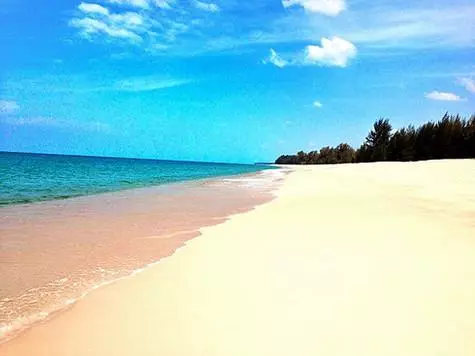 Despite the huge number of tourists in Phuket, you can still find absolutely deserted beaches.