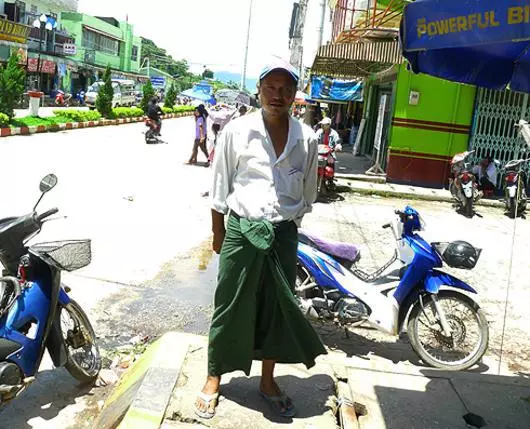 Notes of Thai Mommy: "In Myanmar, you seek in the distant past"