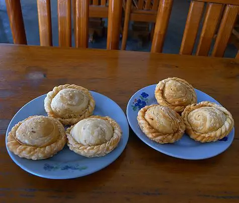 នំ pies ត្រូវបានធ្វើពី dough ផ្អែមប៉ុន្តែជាមួយនឹងអ្វីដែលមុតស្រួចនិងប្រៃនៅខាងក្នុង។ ជាទូទៅយើងមិនដែលហ៊ានទេ។