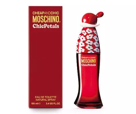 Pétalas chiques de moschino. .