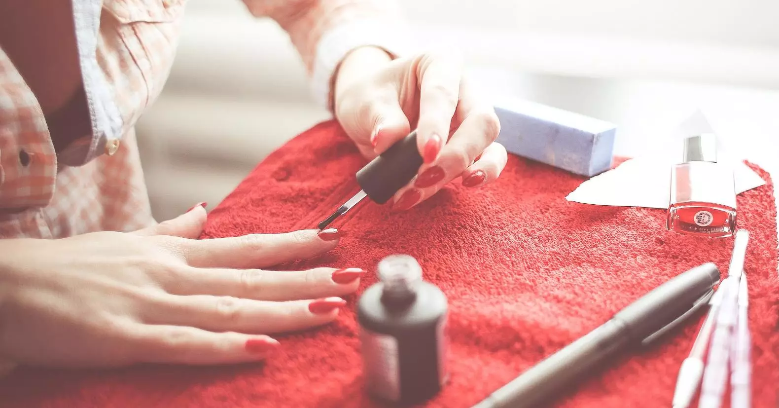 Beauty without sacrifice: why long nails can be dangerous if you are driving