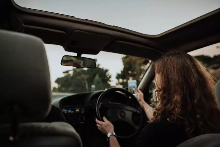 inconscientemente agarramos o volante despois