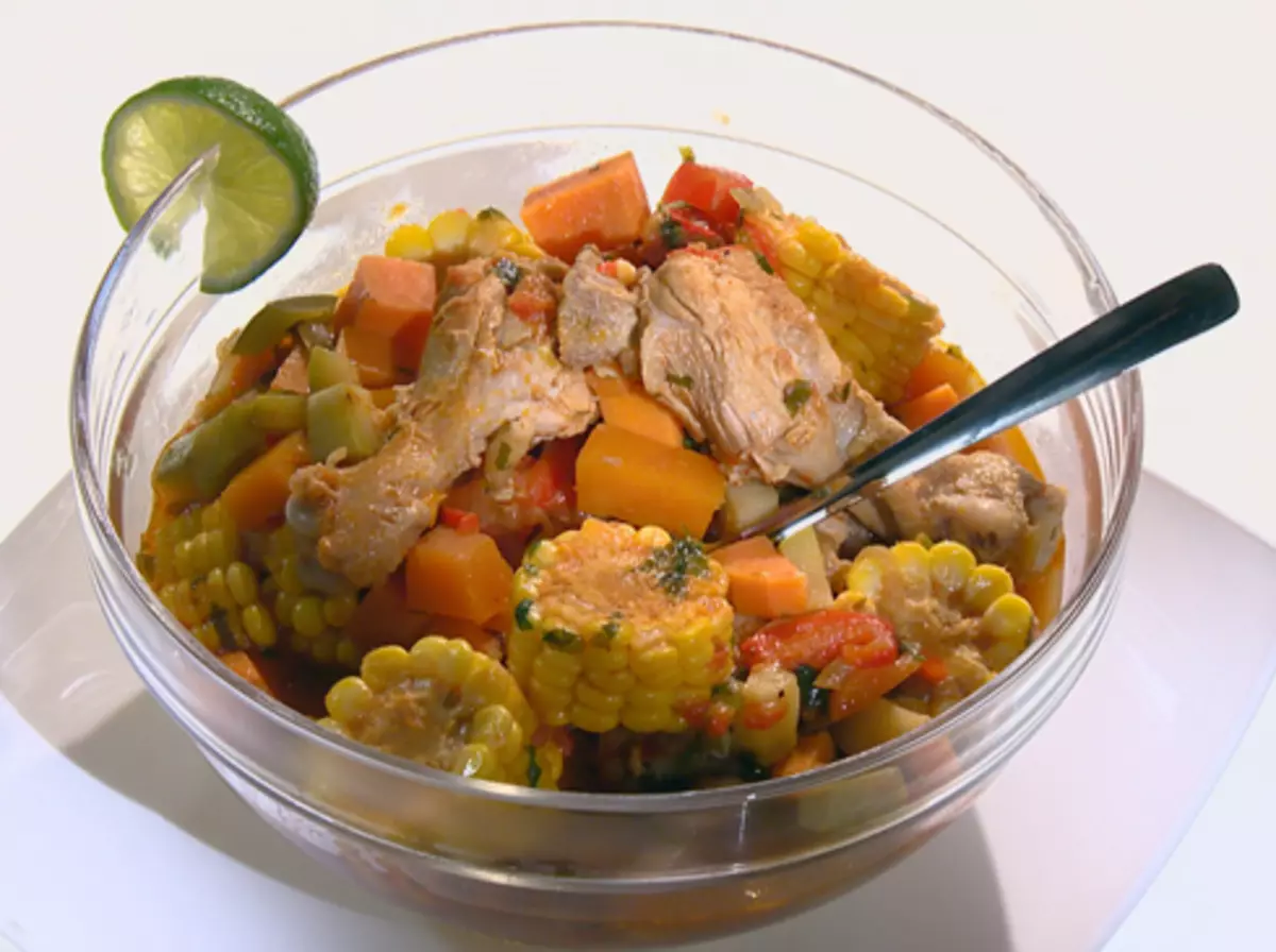 Sancocho mitikoa prestatzen