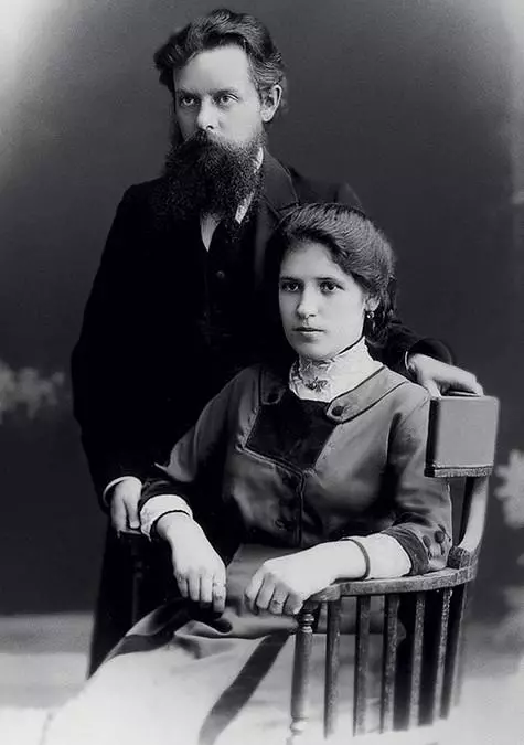 Pavel Bazhov with wife Valentina. They had seven children, of whom only three daughters remained alive. Photo: Personal archive Ariadna Bazhova-Gaidar.