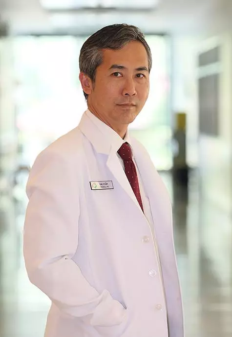 Dr. Toranis, Kliniğin Müdür Yardımcısı'nın konumunu tutar ve Phuket üzerindeki tıp hakkında her şeyi bilir.