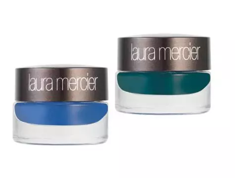 Bayangan dari Laura Mercier. .