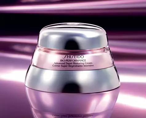 Bio-veiktspēja Advanced Super atjaunošanas krēms no Shiseido. .