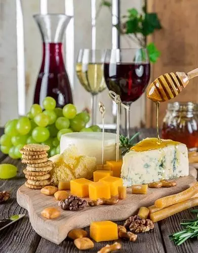 Vynas ir sūris - puikus derinys