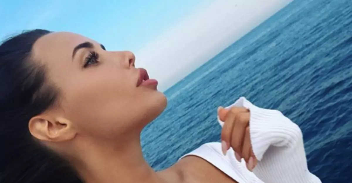 Anastasia Rytova nuduhake foto provokatif