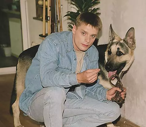 Alexander Nesterna以及Mukhtara的角色的第一個執行官 - 東歐牧羊犬命名Vargun。照片：Studio“2b”。