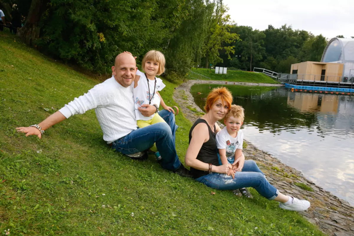 Mit seiner Frau Elena und den jüngeren Kindern Martha und Frol