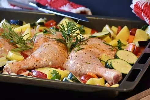 肉や鶏肉を追加するならば、それは完全な夕食を見いだす