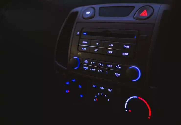 Connect the passenger to the audio system