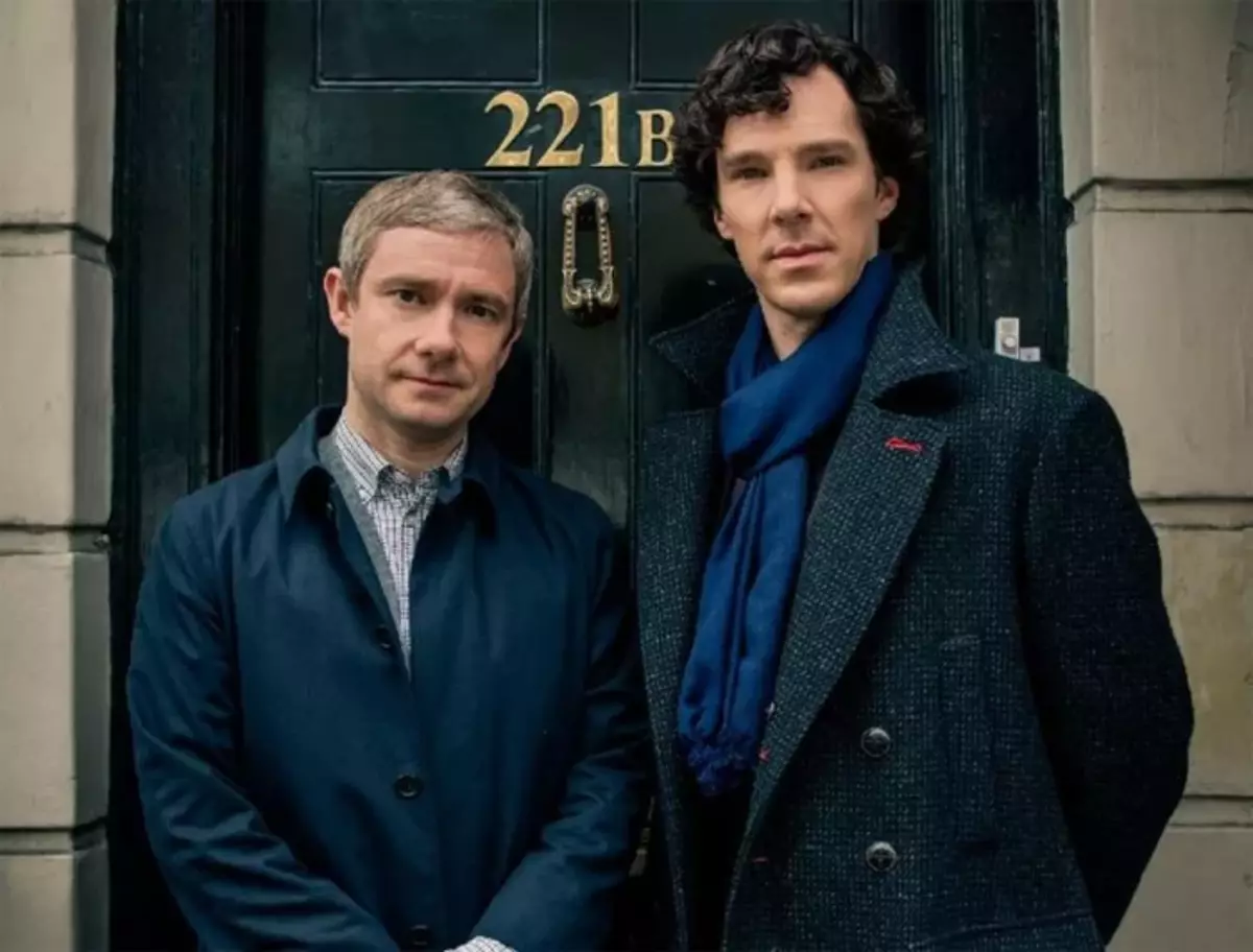 روسری حتی بیشتر از رمز و راز شرلوک انجام شده توسط Benedict Cumberbatch اضافه می کند
