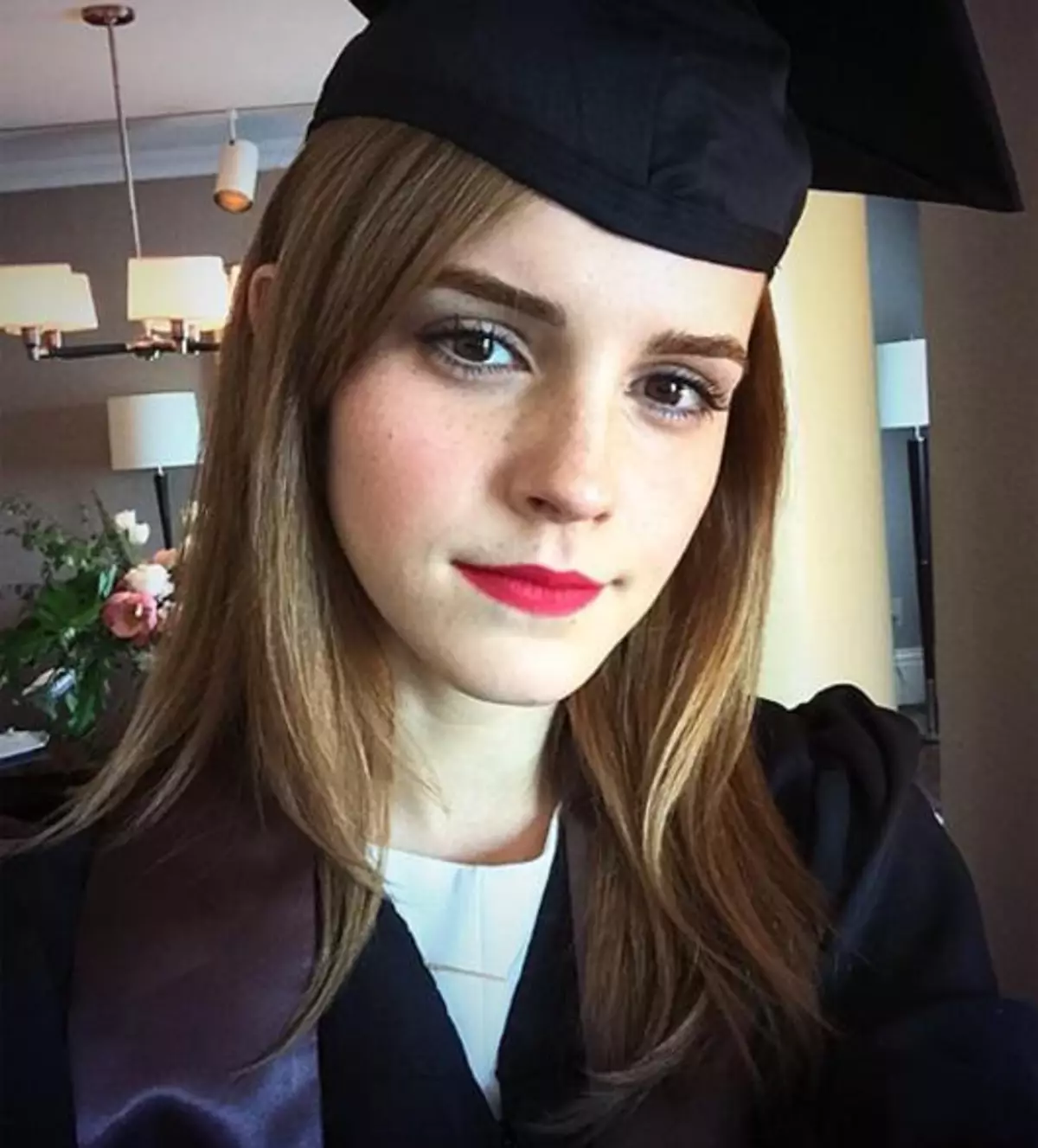 Emma Watson lauk Brownov University. Leikarinn fékk Bachelor gráðu í ensku bókmenntum