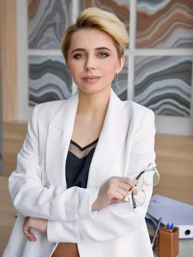 Olesya Rugarev, Vice-President ng Russian Association of Anesthesia at Safe Dentistry para sa pagpapaunlad ng integrative approach, vice president ng Independent Association of Periodontovologists, Social Worker