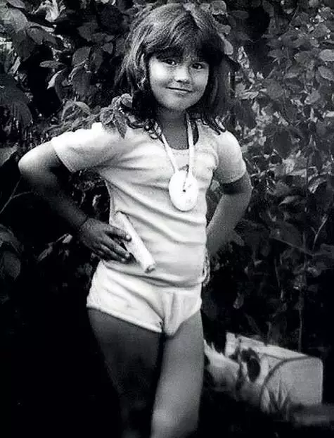 S takým účesom, Little Bari naozaj vyzeralo ako dievča. Foto: Osobný archív Bari Alibasov.