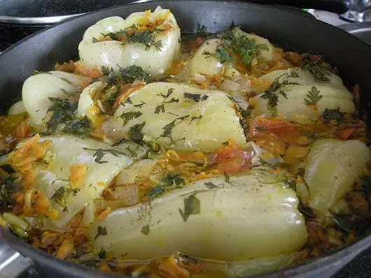 Lenuched menu: Cooking stuffed peppers