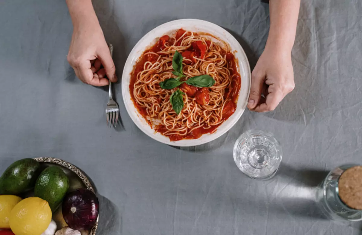Ata o século XIX, habitantes de Italia Spaghetti únicamente a man