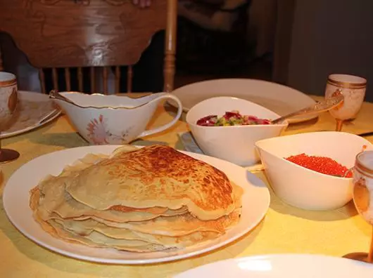 Cov ntawv qhia yooj yim rau custard pancakes