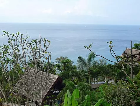 ... ug ang Bungallow mismo sa dagat.