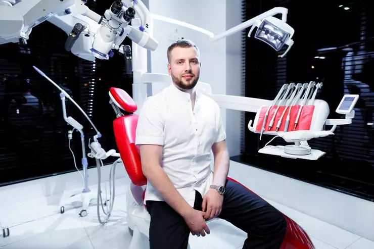 Hammaslääkäri, kirurgi-ortodontisti Vyacheslav Minko