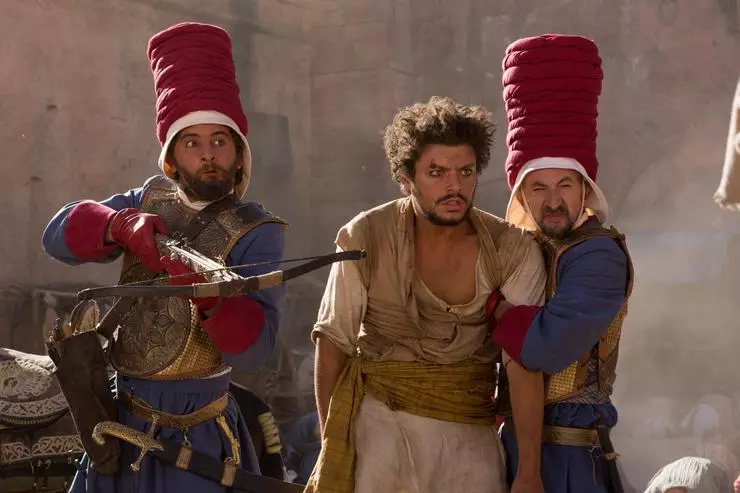 Exekútor vedúcej úlohy Kev Adams (Center) je úžasný spôsob, ako Philip Kirkorov, ktorý túto úlohu vyjadril v ruskej verzii filmu