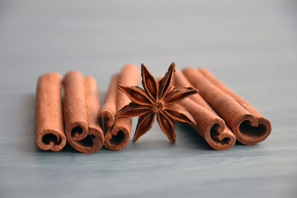 Cinnamon haizogadzira kunyepedzera kwekugutsikana, asi zvakare kukwidza mood