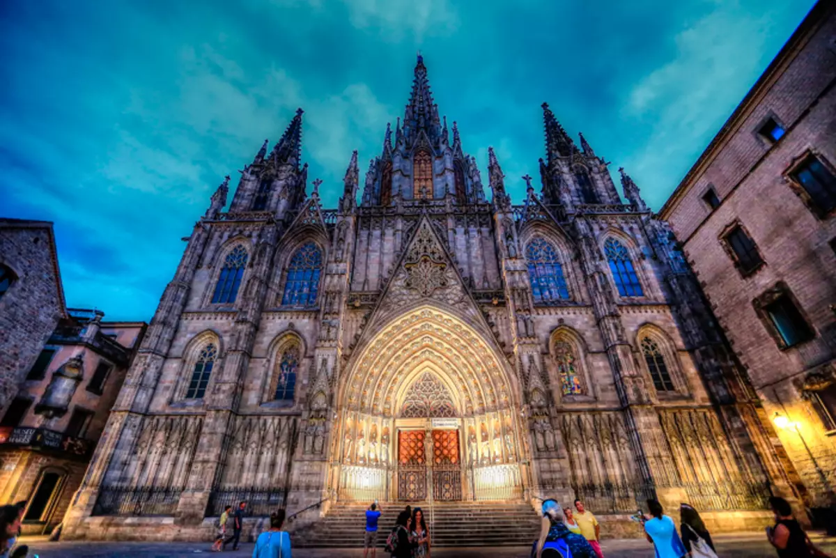 Barcelona-katedralen, kallad katedralen i det heliga korset och Saint Evlalia