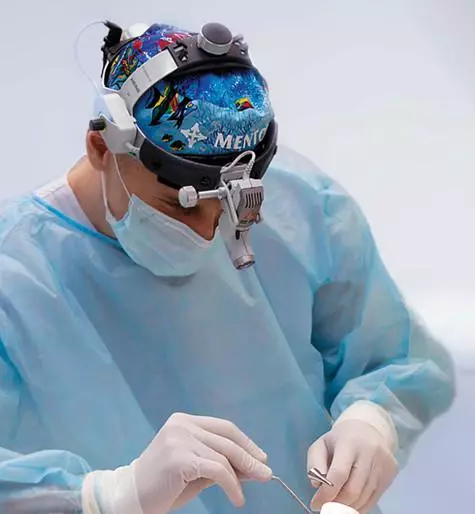 Ο Zurab Huzidze είναι ο γιος του πιο διάσημου γεωργιανού πλαστικού χειρουργού του Δρ. Tsop Huzidze Vakhtanga Galationich. Ο ειδικός στη ρινοπλαστική ασκεί περισσότερο από 15 χρόνια. Φωτογραφία: Angelina Bulakhova.