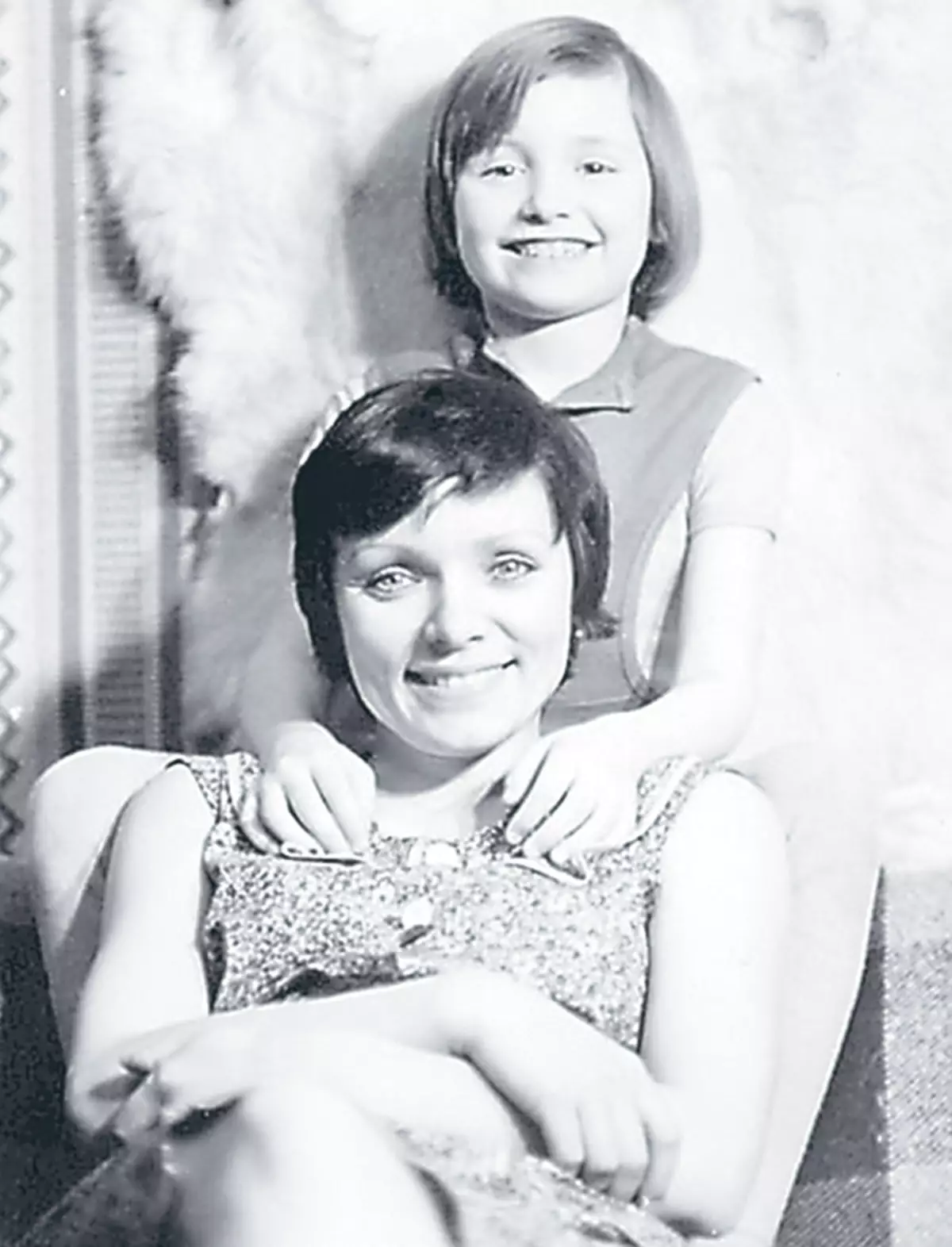 Diana dzimis žurnālistu ģimenē. Fotoattēlā: nākotnes rock zvaigzne ar savu māti