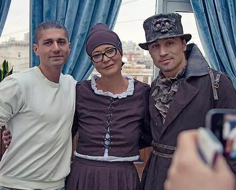 Michele Cepping，Dima Bilan和Irina Khakamada。 。