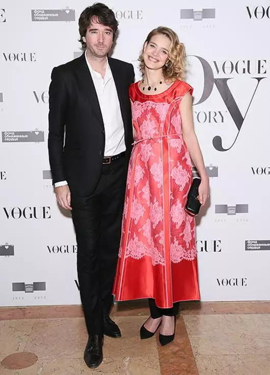 Natalia Vodaumanova sareng Vogue ngenalkeun proyék "Vogue: Carita kaulinan"